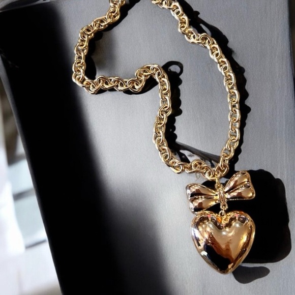 Chunky Golden toned puffed heart pendant necklace - Picture 6 of 16